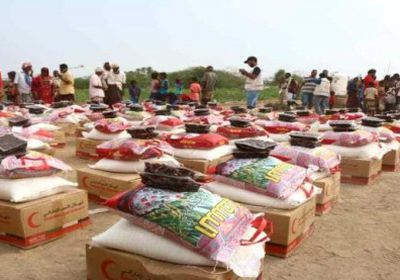 هلال الإمارات يزور النازحين في مخيم العليلي بالخوخة ويوزع 500 سلة غذائية