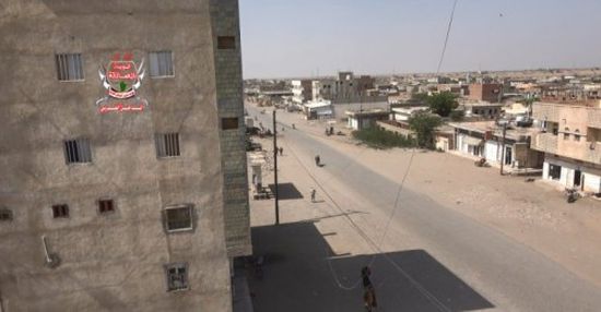 احتراق منزل مواطن في قصف حوثي على الأحياء السكنية في حيس