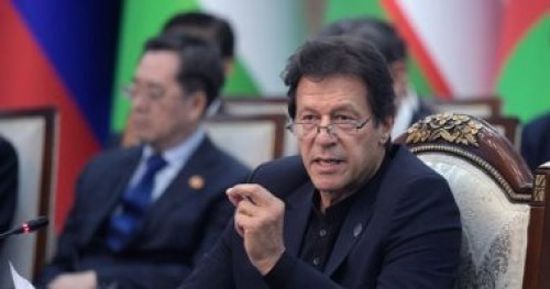 رئيس الوزراء الباكستاني يتهم موظفي حكومة بلاده السابقين بالفساد