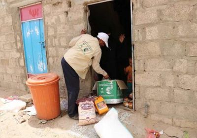 بدعم سعودي.. توزيع سلال غذائية على 420 يتيماً في عدد من المحافظات (صور)