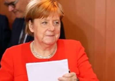 رئيس الوزراء اليوناني يلبي دعوة ميركل ويزور ألمانيا الشهر المقبل