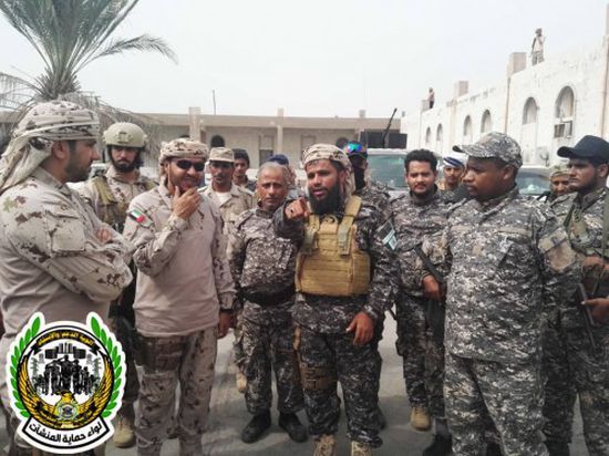 زيارة خاصة من قائد قوات التحالف بعدن لمعسكر لواء حماية المنشآت (صور)