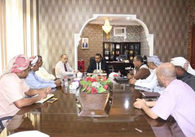 مناقشة المشكلات التي تواجه تنفيذ مشروعات البرنامج السعودي بالمهرة (تفاصيل)