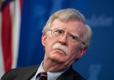 "بولتون" يرد على وزير الخارجية الإيراني بتغريدة نارية