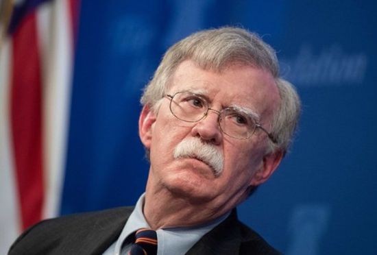 "بولتون" يرد على وزير الخارجية الإيراني بتغريدة نارية