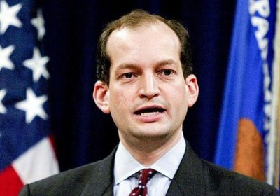 رغم مطالبات باستقالته.. وزير أمريكي يرفض الاستقالة ويتمسك بمنصبه