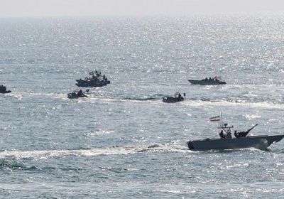 الحكومة البريطانية: 3 قوارب إيرانية حاولت اعتراض ناقلة نفط بريطانية في مضيق هرمز