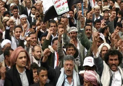 صحيفة دولية: اليمنيات يصارعن جحيم المليشيات للبقاء على قيد الحياة