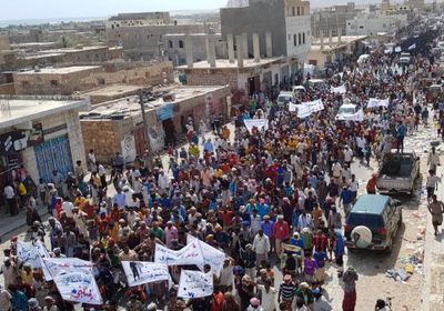 تظاهرة حاشدة في سقطرى لتأييد التحالف العربي والمطالبة برحيل المحافظ