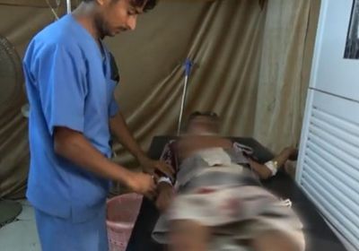 إصابة طفل بشظايا قذيفة هاون حوثية في حي منظر بالحديدة (فيديو)  