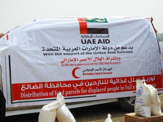 الهلال الإماراتي يُسير قافلة مساعدات جديدة للنازحين بالضالع (صور)  