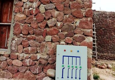 انطلاق أعمال توصيل خطوط الكهرباء لمنطقة قرية بسقطرى