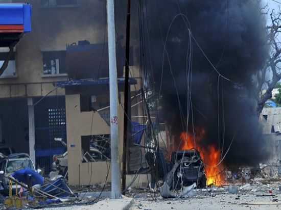 انفجار ضخم بأحد فنادق مدينة كيسمايو الصومالية