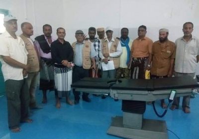 لجنة الإغاثة بالانتقالي تسلم مستشفى صلاح الدين بالبريقة مساعدات طبية