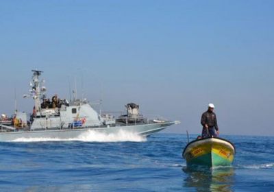البحرية الإسرائيلية تعتقل صيادين فلسطينيين قبالة شواطئ غزة