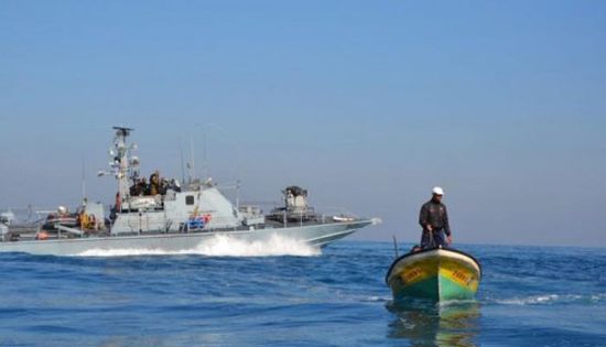 البحرية الإسرائيلية تعتقل صيادين فلسطينيين قبالة شواطئ غزة