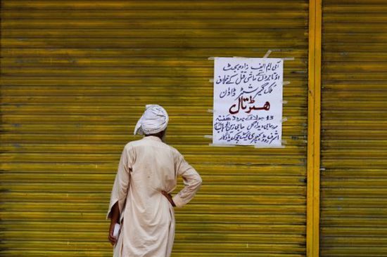 عقب قرار صندوق النقد الدولي.. أسواق باكستان تحتج و تغلق أبوابها