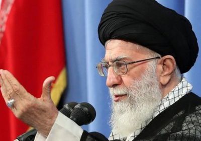 صحيفة إماراتية: النظام الإيراني يهرب من أزماته الداخلية بمواجهة الخارج