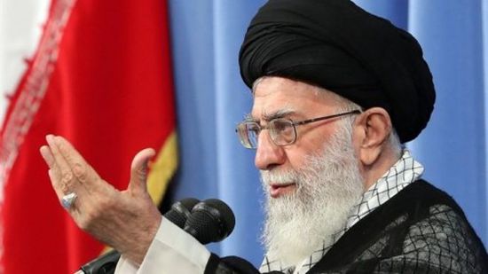 صحيفة إماراتية: النظام الإيراني يهرب من أزماته الداخلية بمواجهة الخارج