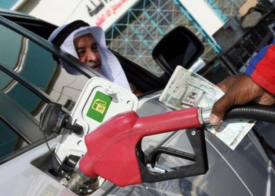 بعد رفع أسعار الوقود فى السعودية.. هاشتاج "البنزين" يتصدر تويتر بـ65 ألف تغريدة