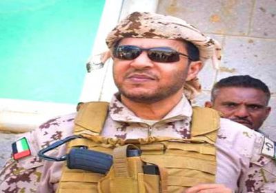 قائد التحالف العربي يكرم الطيار "سائق التاكسي" محسن المحرابي 