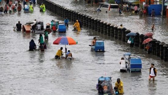 اليونان تجلي عشرات الأشخاص من منازل غمرتها مياه الفيضانات