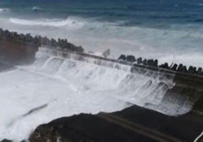 أمريكا تبني جدارا لوقاية سكان سواحل نيويورك من خطورة الأمواج العاتية