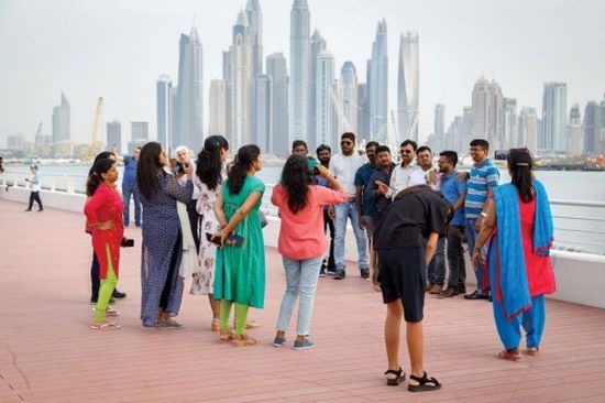 الإمارات تعفي مرافقي السياح من تأشيرة الدخول