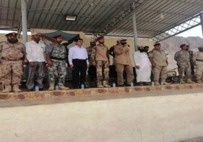 بن بريك يطلع على جاهزية اللوائين الأول إسناد و 11 صاعقة