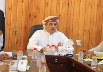 بسبب فشل الحكومة.."محلي المهرة" يعلن عدم إرساله الإيرادات إلى البنك المركزي في عدن