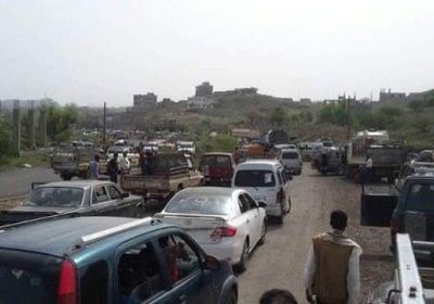 قطع طريق الضباب بتعز بسبب رفض "الإصلاح" تسليم أحد القتلة