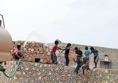 بدعم إماراتي..توفير مياه شرب صالحة للمواطنين في سقطرى