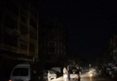 انقطاع التيار الكهربائي عن نصف مديريات العاصمة عدن