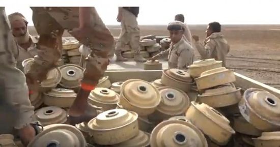 الفرق الهندسية للقوات المشتركة تتلف 600 لغم حوثي في الحديدة (فيديو)