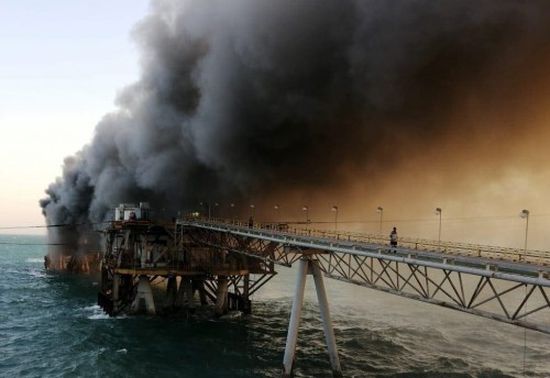اندلاع حريق هائل بميناء البصرة النفطي (صور)