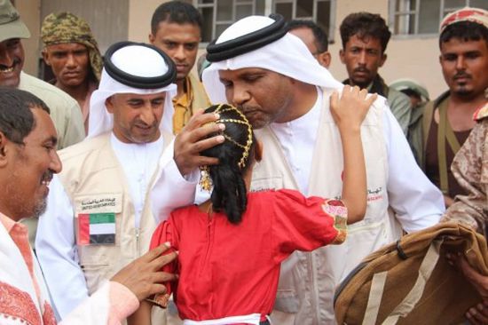 صحيفة: الإمارات ستظل على مبادئها في اليمن يد تحرر وأخرى تبني