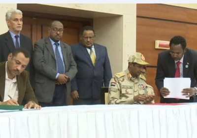 عاجل.. التوقيع على الاتفاق السياسي بين قوى التغيير والمجلس العسكري في السودان