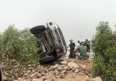 بالصور.. إصابة جنديين في انقلاب طقم على أحد الطرق الهامة بالمنصورة