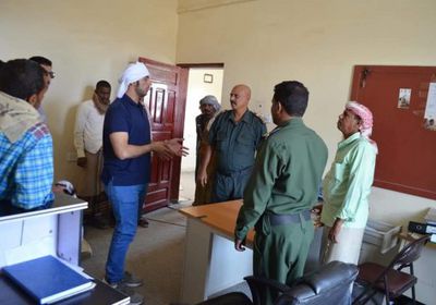 وفد من خليفة الإنسانية يطلع على احتياجات مكتب عمليات شرطة سقطرى