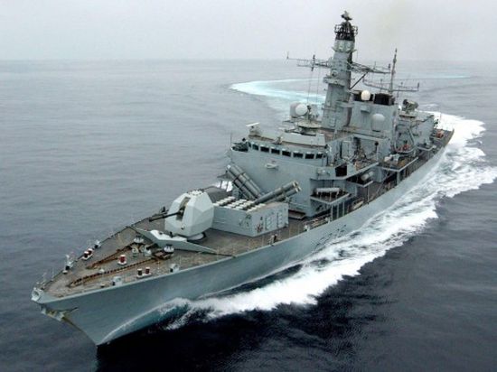 بريطانيا تكشف سر إرسال سفينة حربية بالخليج العربي