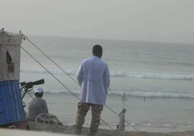 بالتفاصيل..خفر السواحل بالمكلا ينقذ اثنين من الغرق