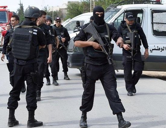 تونس.. ضبط 14 شخصًا أجنبيًا اجتازوا الحدود البرية بطرق غير شرعية