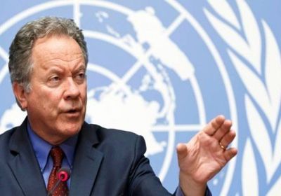 بيزلي: أعتذر لسكان صنعاء على وقف المساعدات