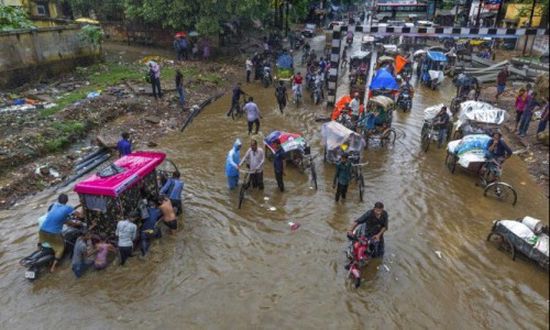 فيضانات بالهند تودي بحياة 136 شخصًا 