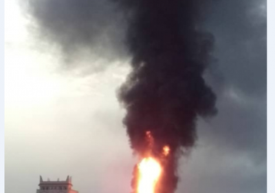 بالتفاصيل..احتراق محطة وقود في مديرية البريقة بعدن