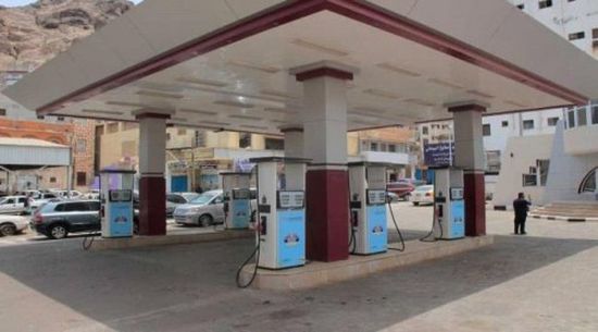 محطات الوقود تفتح أبوابها في عدن ورفع سعر الدبة إلى 7000 ريال