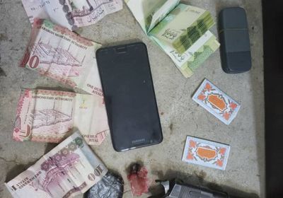الحزام الأمني يطيح بشخصين بحوزتهما حشيش مخدر في عدن (صور)