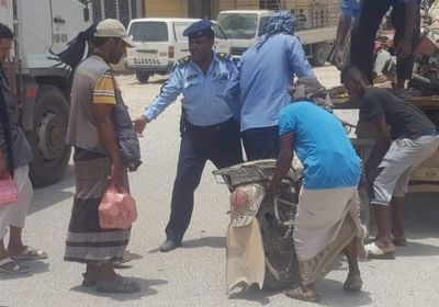 شرطة السير بالغيضة تواصل ضبط الدراجات النارية المُخالفة 