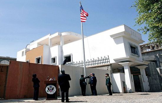 لأسباب مجهولة.. حريق بمقر السفارة الأمريكية في ليبيا