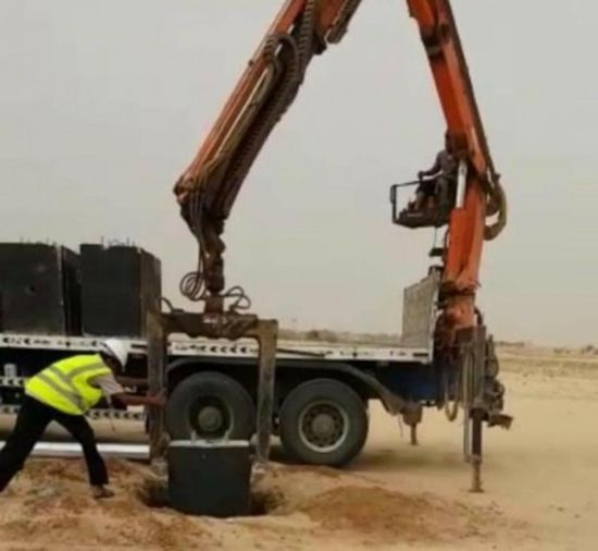 بدعم سعودي.. إطلاق مشروع إنارة طرق حجة بالطاقة الشمسية (صور)